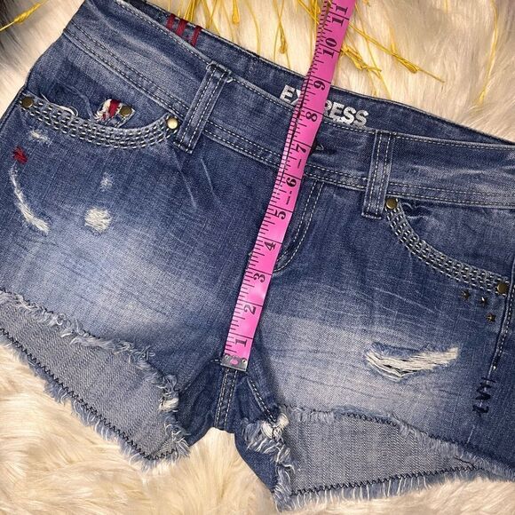 Express distressed studded red thread frayed hem shorts sz 2 - Picture 8 of 8